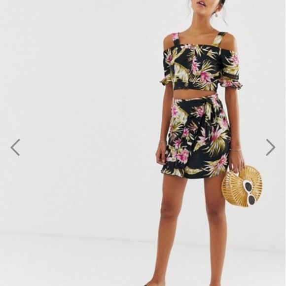 RIVER ISLAND Tropical Palm Cold Shoulder Crop Top - Picture 8 of 12